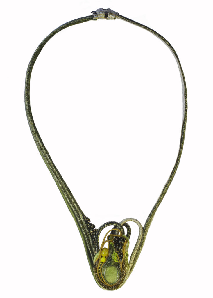 Frans Beelen - Halssieraad - Serpentine, glassbeads